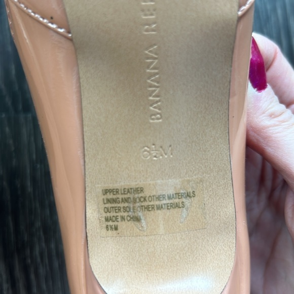 Banana Republic size 6.5 patent leather blush d’Orsay 3.5” heel pumps. - Picture 5 of 5